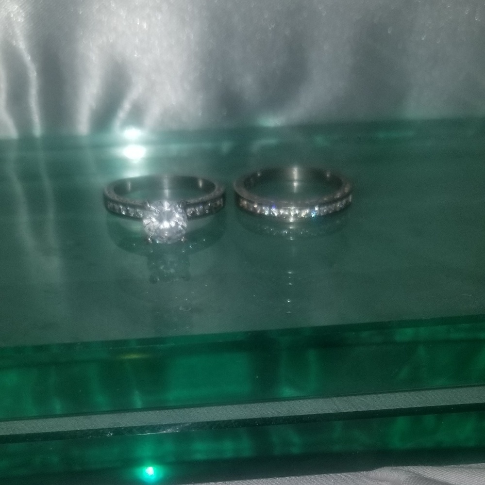 Beautiful sterling silver CZ engagement ring size